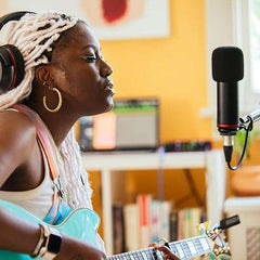 Focusrite Scarlett 2i2 4th Gen USB audio interface  - Taal Musicals