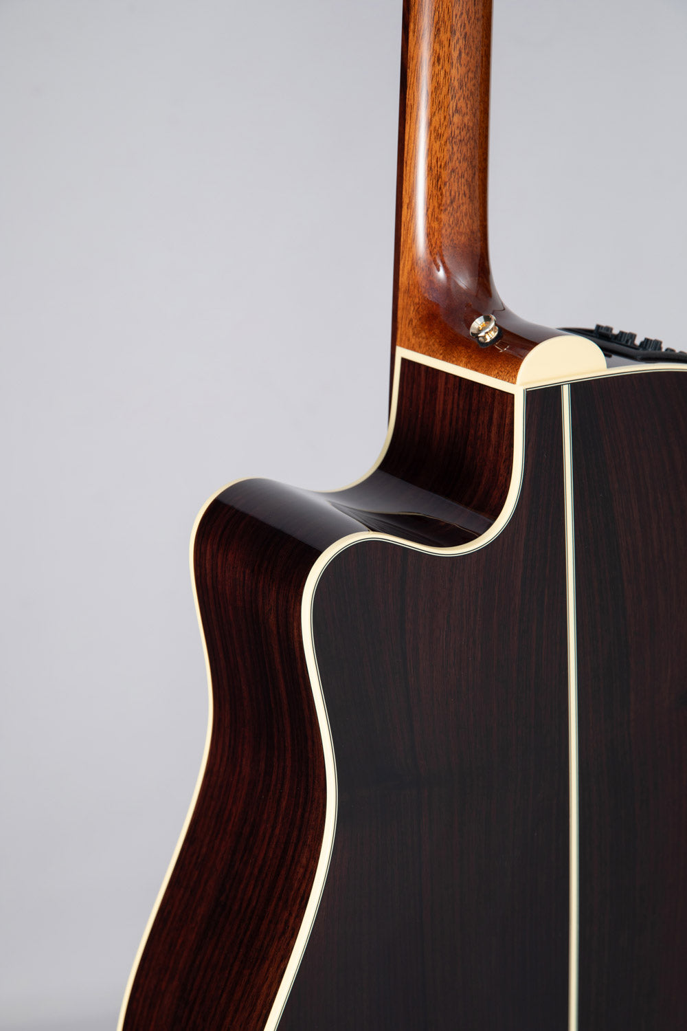 ACOUSTIC GUITAR Takamine P5DC