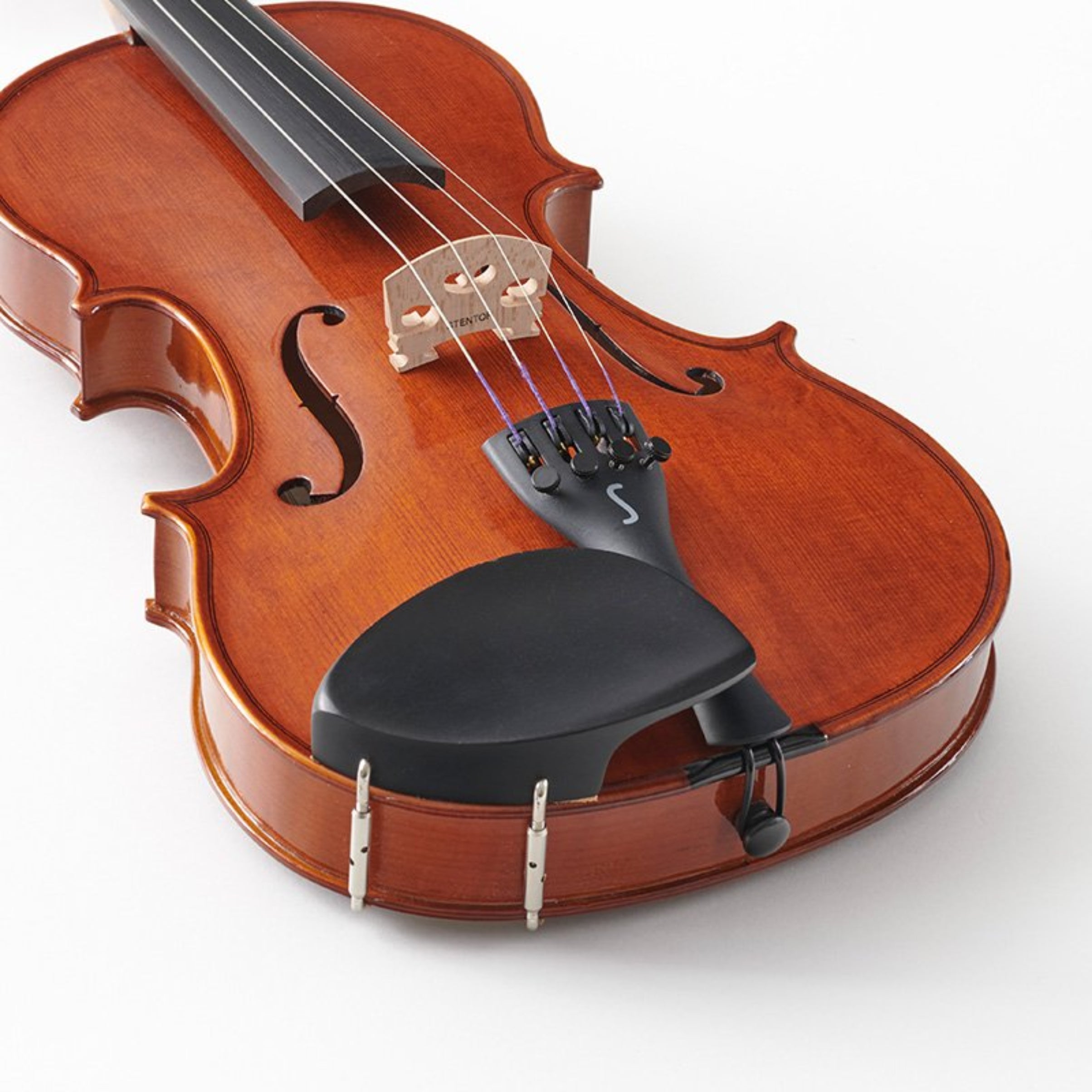 Violin with a black chin rest